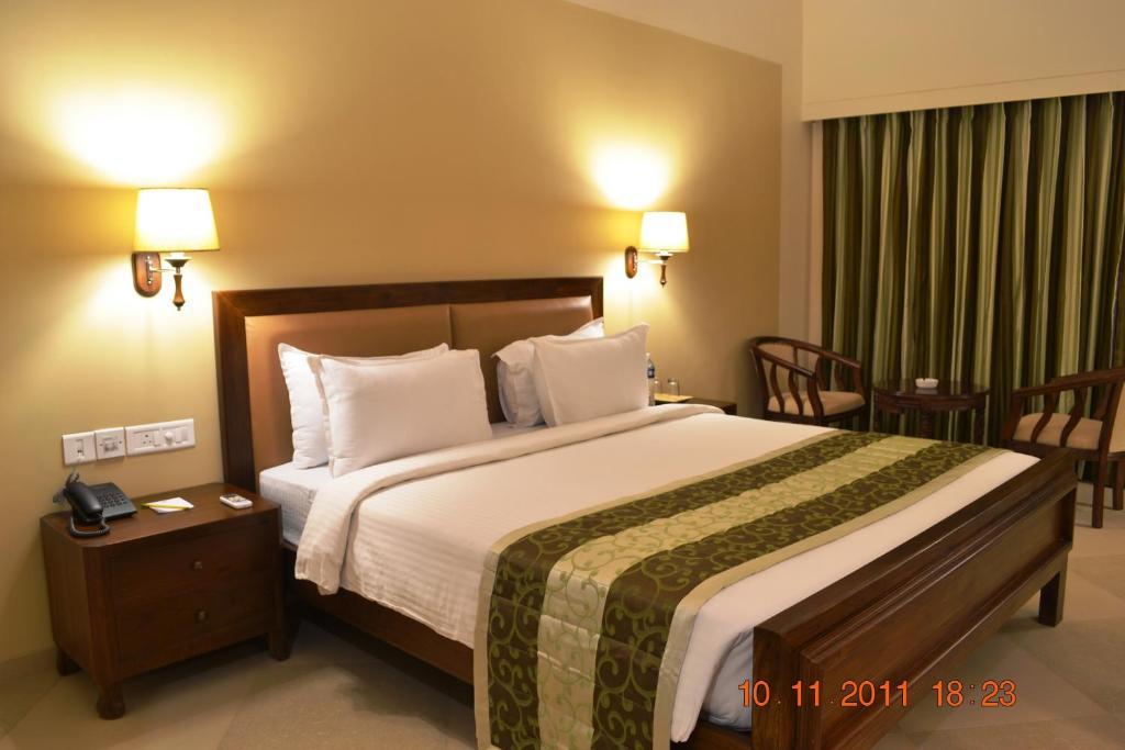 Uday Suites - The Airport Hotel Thiruvananthapuram Room photo